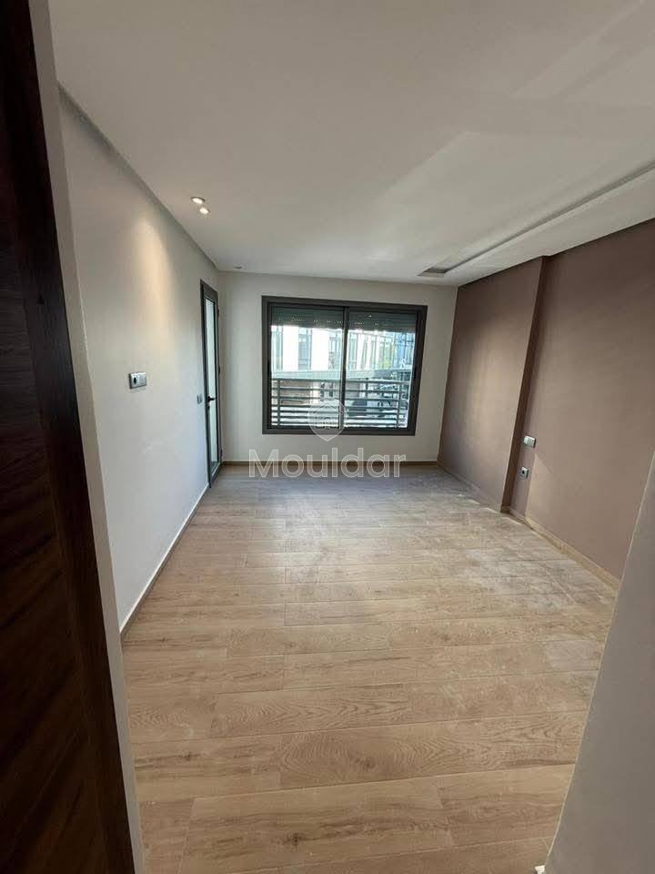 For Rent: Modern 3-Bedroom Apartment with Terrace in Anfa - Photo 2