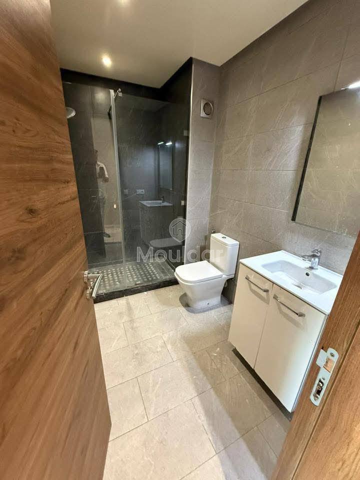 For Rent: Modern 3-Bedroom Apartment with Terrace in Anfa - Photo 10