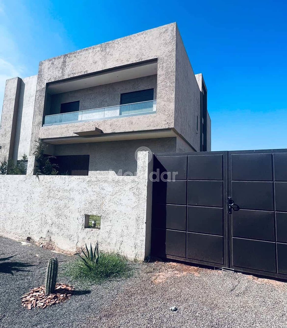 Luxury Villa in Marrakech: Pool, Garden, and Elegance - Photo 4