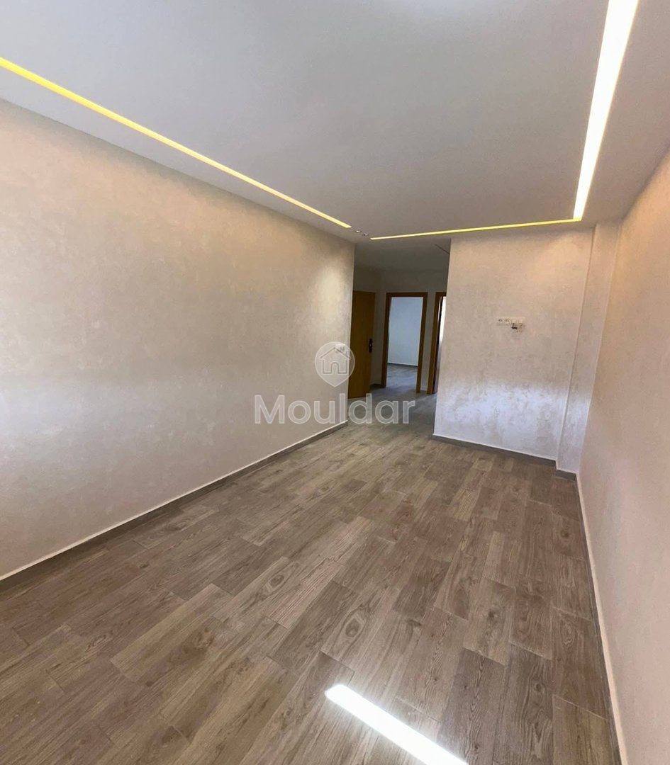 À Vendre : Appartement 2 Ch. à Martil avec Balcon et Ascenseur - Photo 2