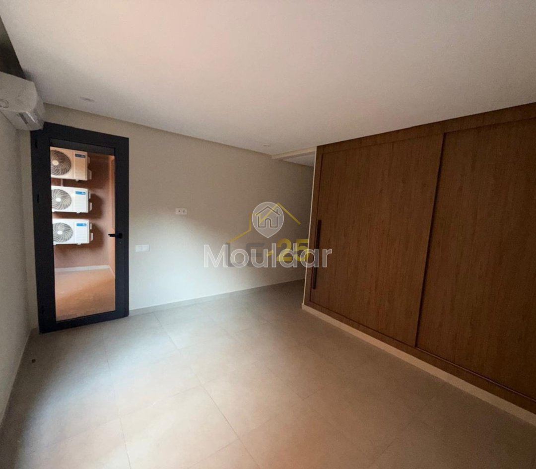 2-kamer appartement te koop met balkon en zwembad in Guéliz - Photo 4