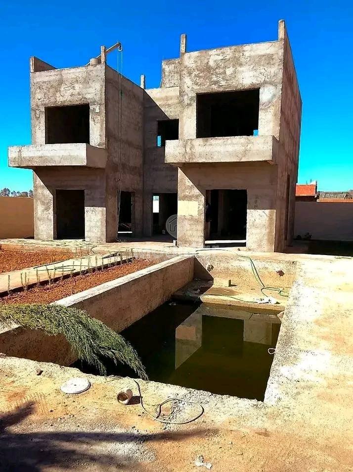 Villa zu verkaufen in Marrakesch: Flucht auf 440 m² - Photo 1
