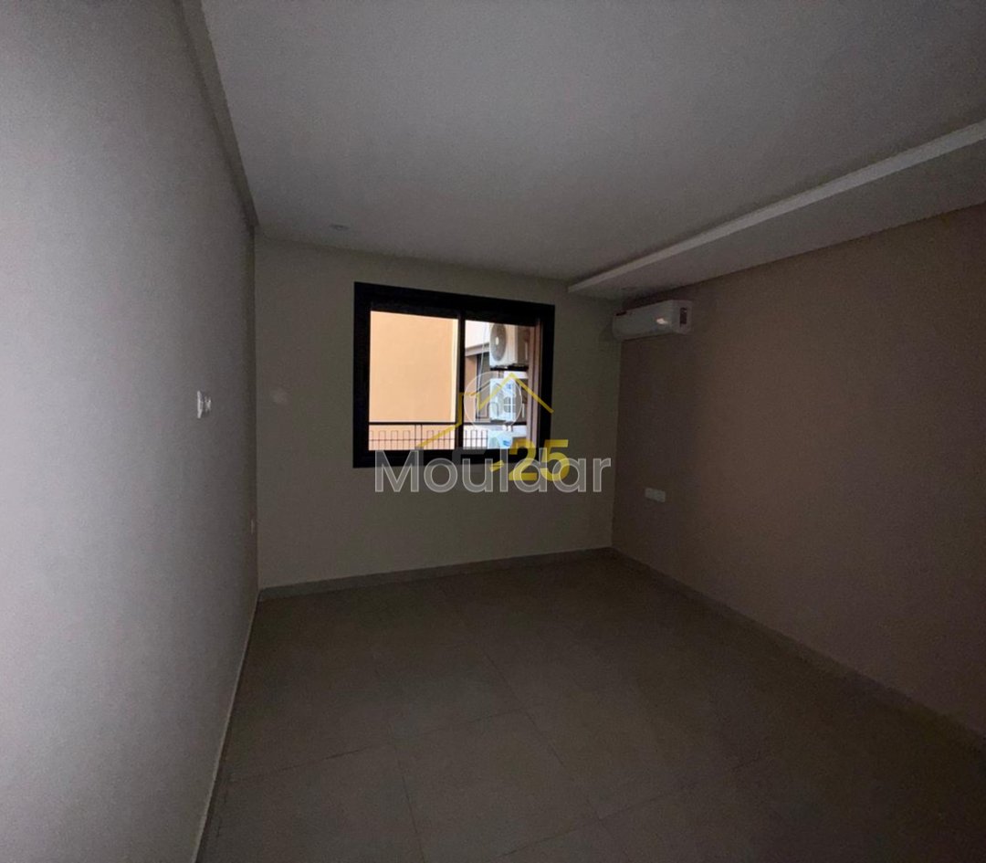 2-kamer appartement te koop met balkon en zwembad in Guéliz - Photo 3