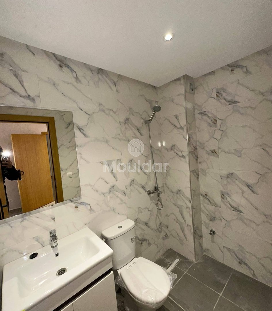 À Vendre : Appartement 2 Ch. à Martil avec Balcon et Ascenseur - Photo 8