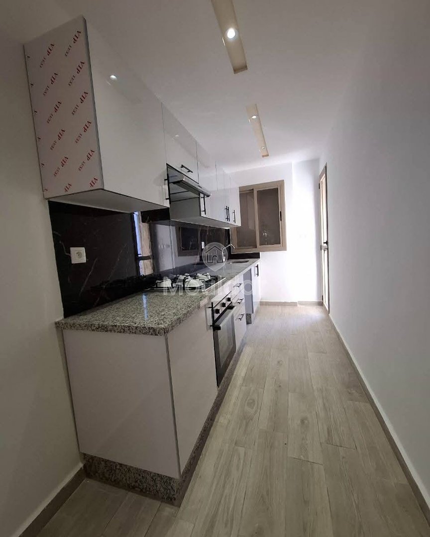 À Vendre : Appartement 2 Ch. à Martil avec Balcon et Ascenseur - Photo 7