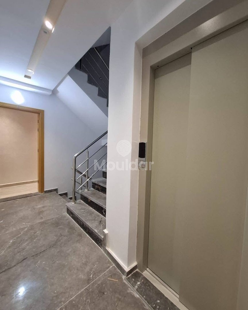 À Vendre : Appartement 2 Ch. à Martil avec Balcon et Ascenseur - Photo 4