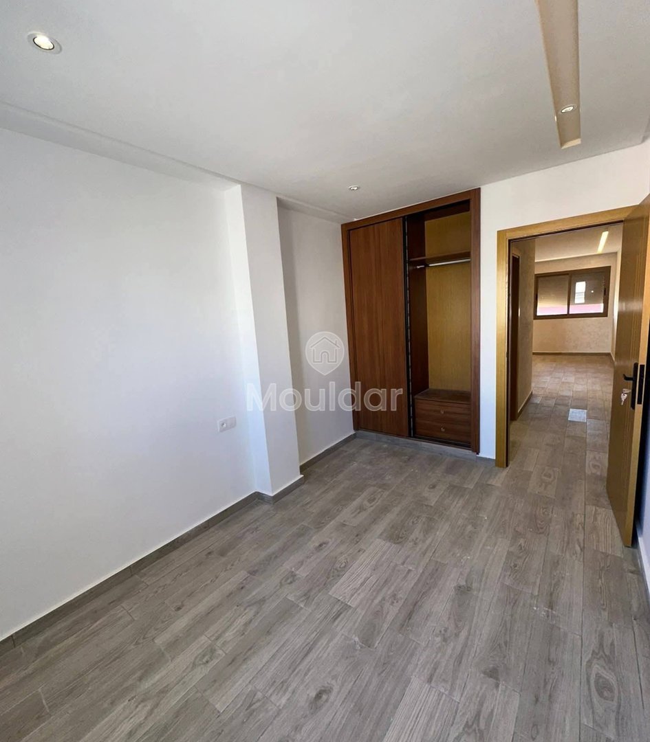 À Vendre : Appartement 2 Ch. à Martil avec Balcon et Ascenseur - Photo 3