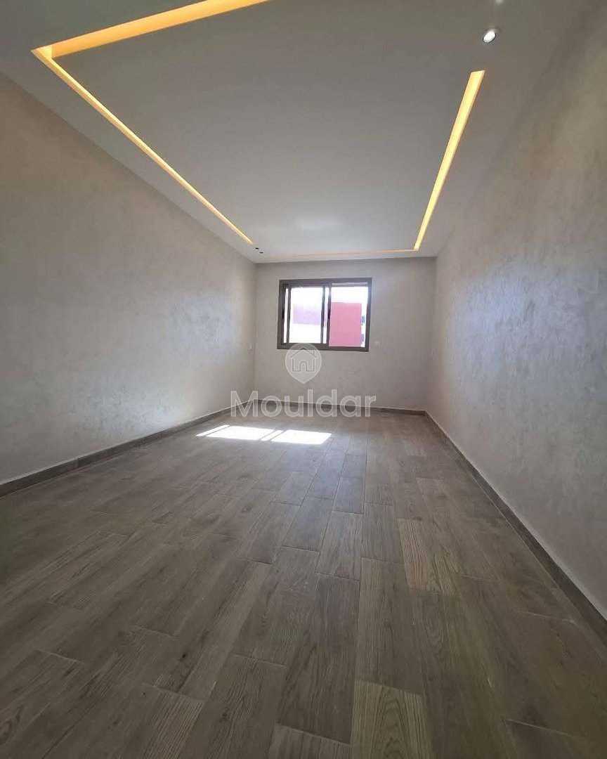 À Vendre : Appartement 2 Ch. à Martil avec Balcon et Ascenseur - Photo 1