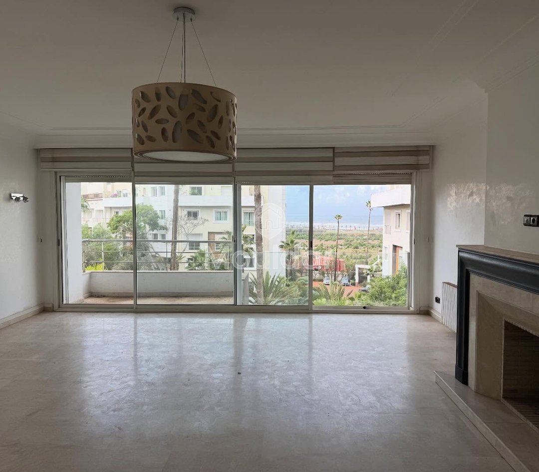 Charming Apartment in Aïn Diab: 3 Bedrooms, Balcony, Secure - Photo 2