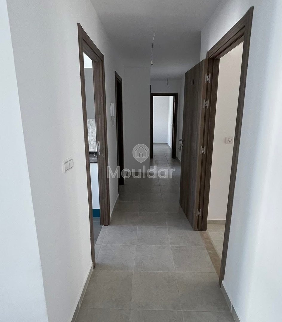 For Sale: Charming 2-Bedroom Apartment with Balcony in Tangier - Photo 4