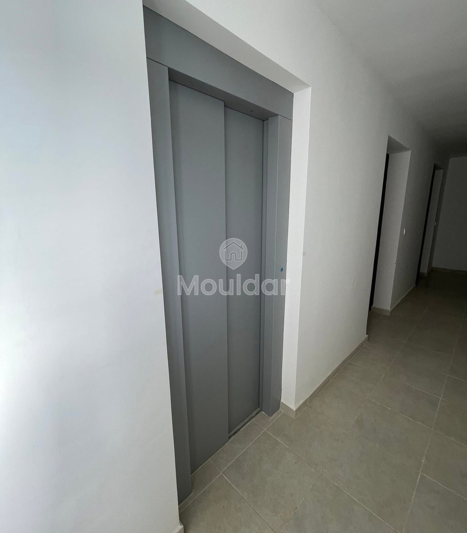 For Sale: Charming 2-Bedroom Apartment with Balcony in Tangier - Photo 3