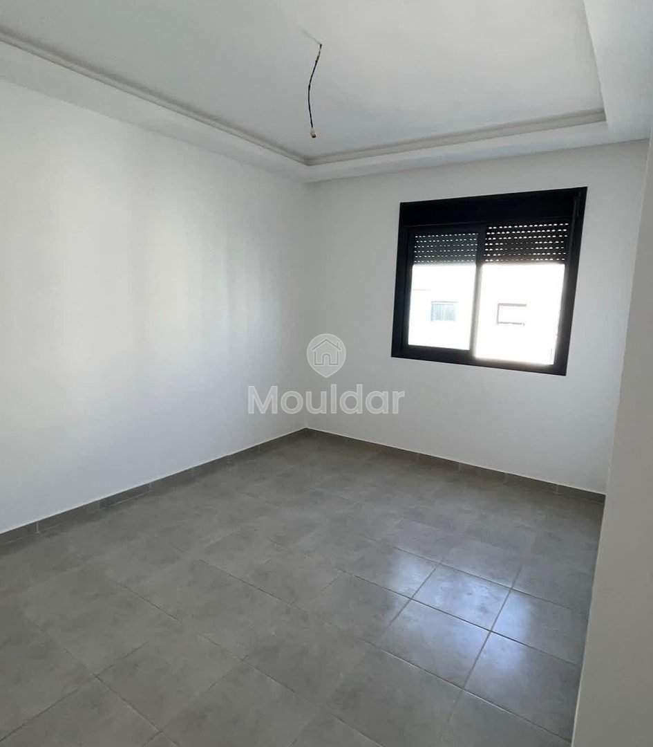 For Sale: Charming 2-Bedroom Apartment with Balcony in Tangier - Photo 2