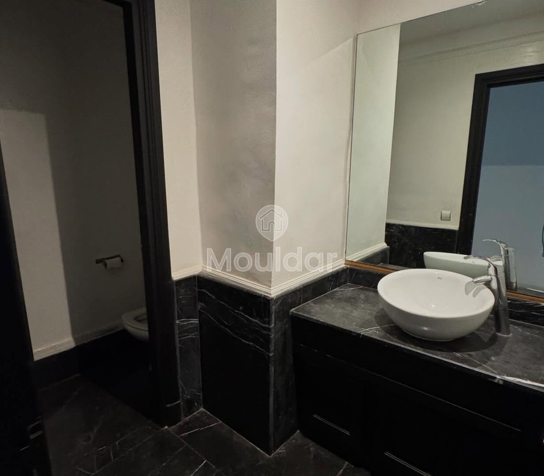 Charming Apartment in Aïn Diab: 3 Bedrooms, Balcony, Secure - Photo 9