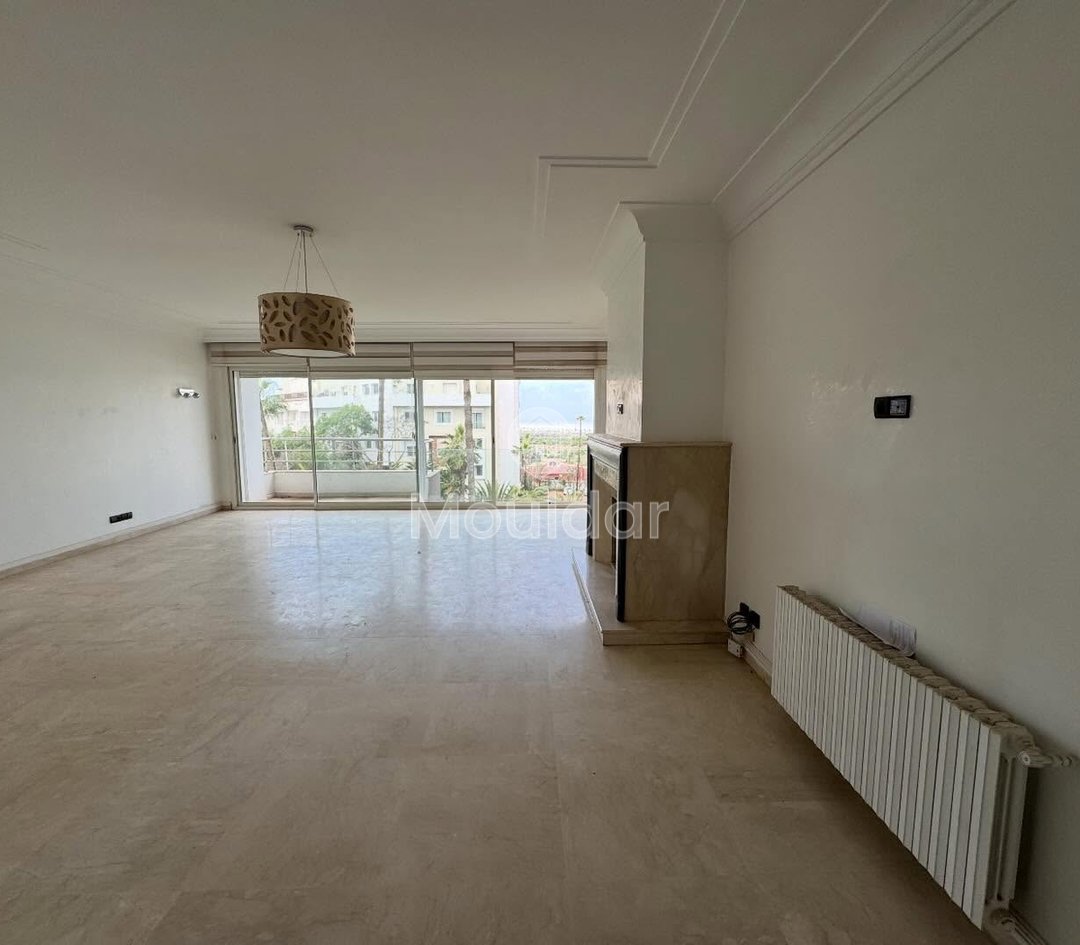 Charming Apartment in Aïn Diab: 3 Bedrooms, Balcony, Secure - Photo 5