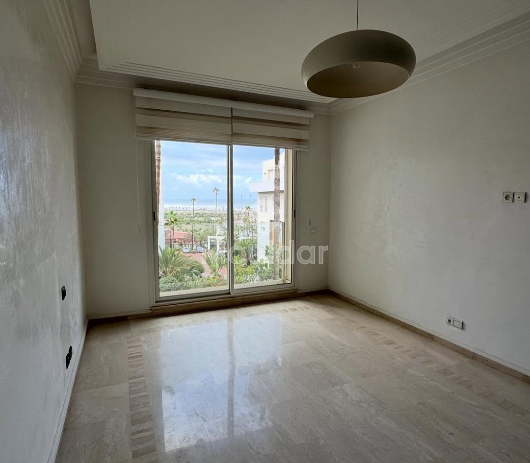 Charming Apartment in Aïn Diab: 3 Bedrooms, Balcony, Secure - Photo 4