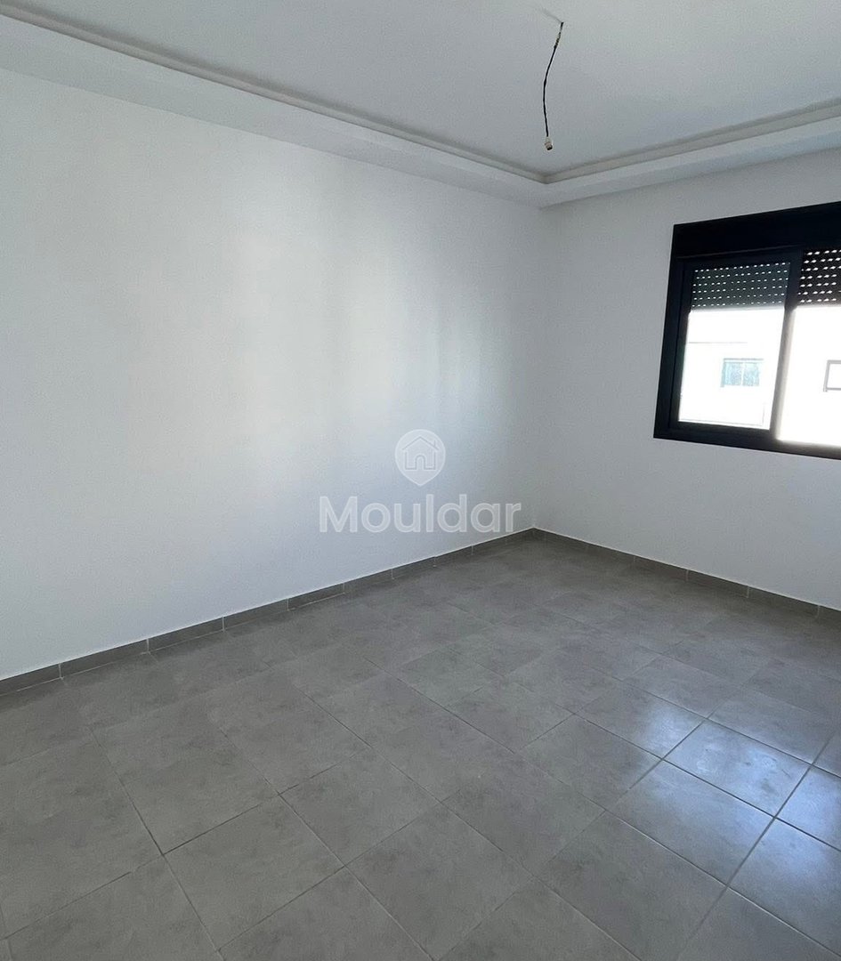 For Sale: Charming 2-Bedroom Apartment with Balcony in Tangier - Photo 1