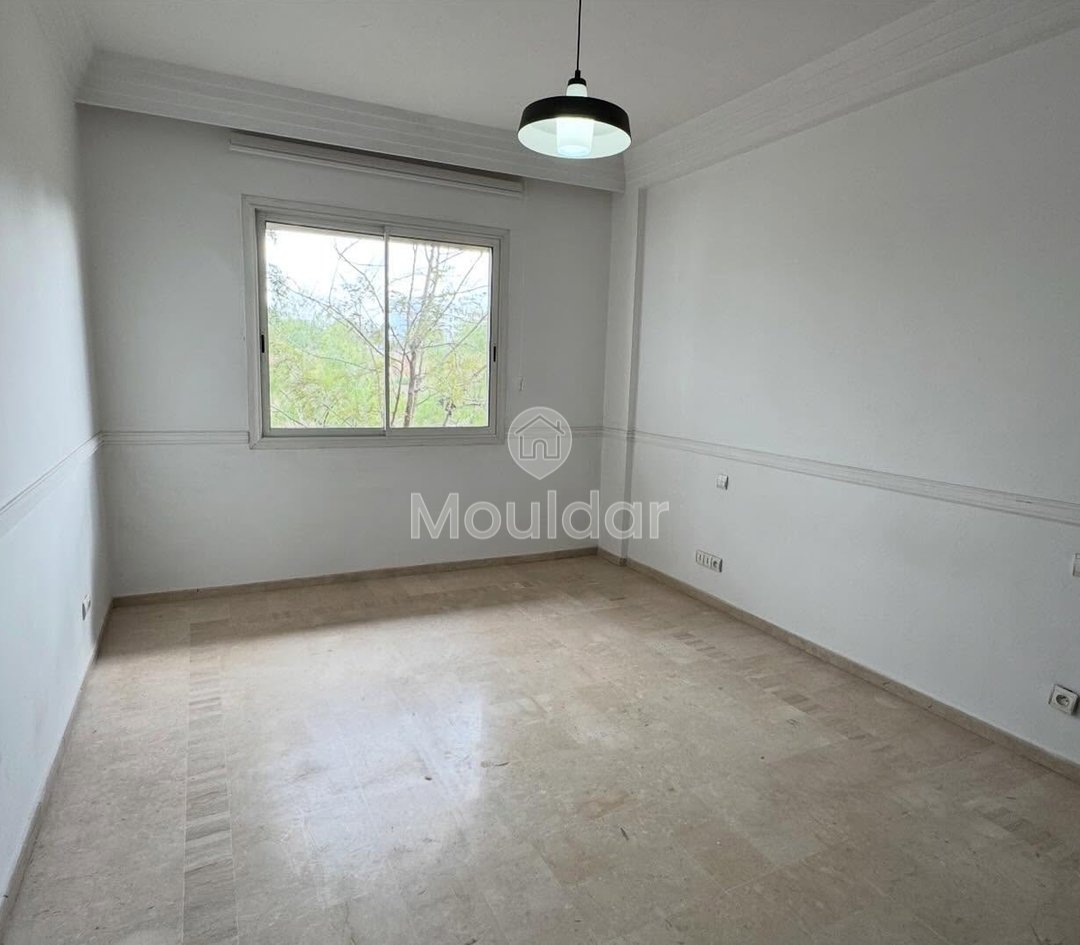 Charming Apartment in Aïn Diab: 3 Bedrooms, Balcony, Secure - Photo 6