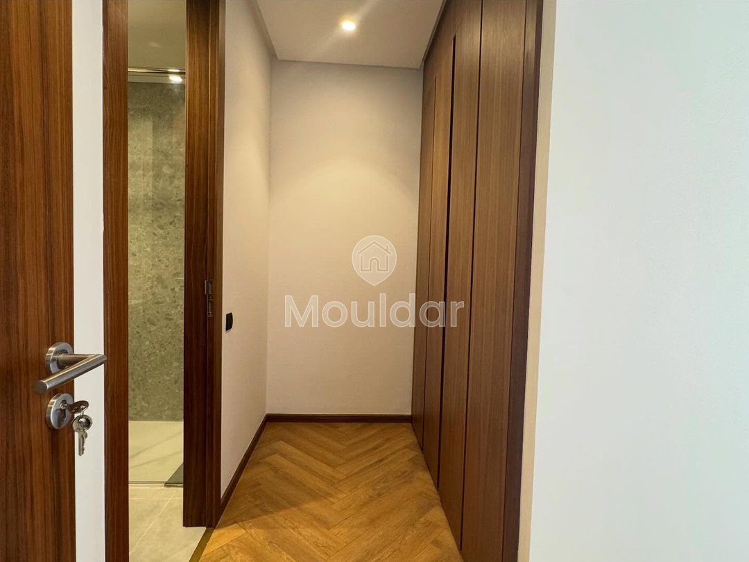 شقة للإيجار في الدار البيضاء: أمن، شرفة وراحة - Photo 4