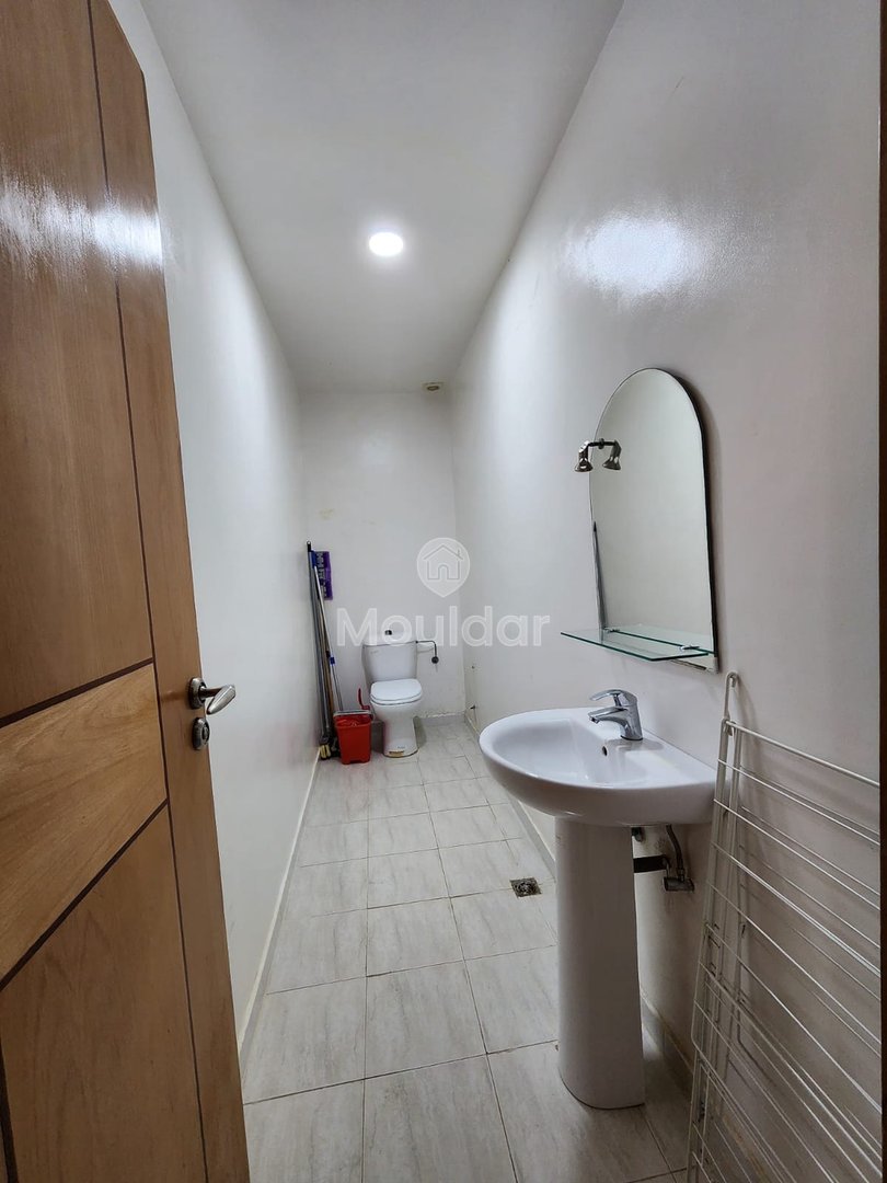 De Închiriat: Apartament cu 2 Camere în Agadir, Bucătărie Utilată - Photo 13
