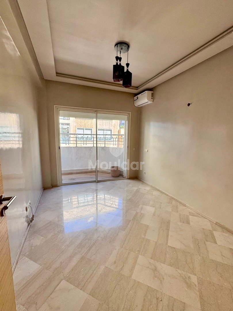 شقة للإيجار في الدار البيضاء: غرفتان مع شرفة - Photo 4