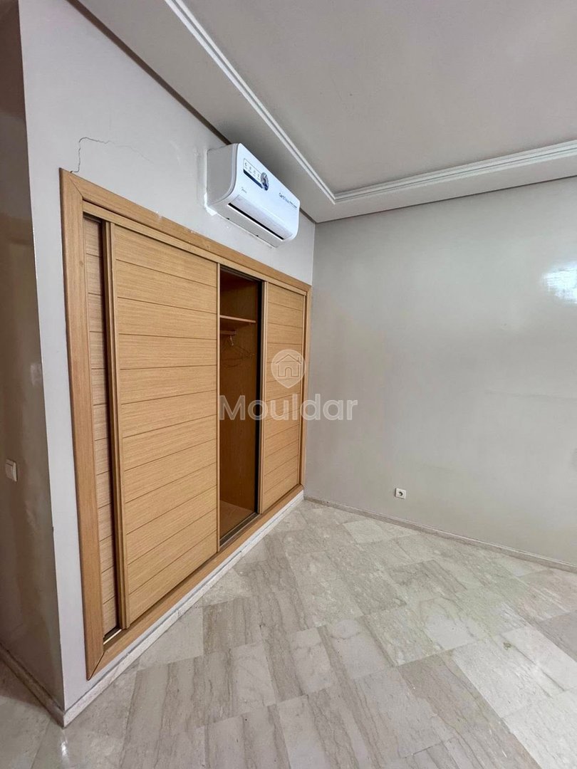 شقة للإيجار في الدار البيضاء: غرفتان مع شرفة - Photo 3