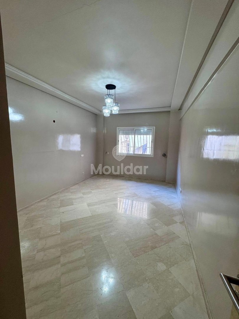 شقة للإيجار في الدار البيضاء: غرفتان مع شرفة - Photo 1