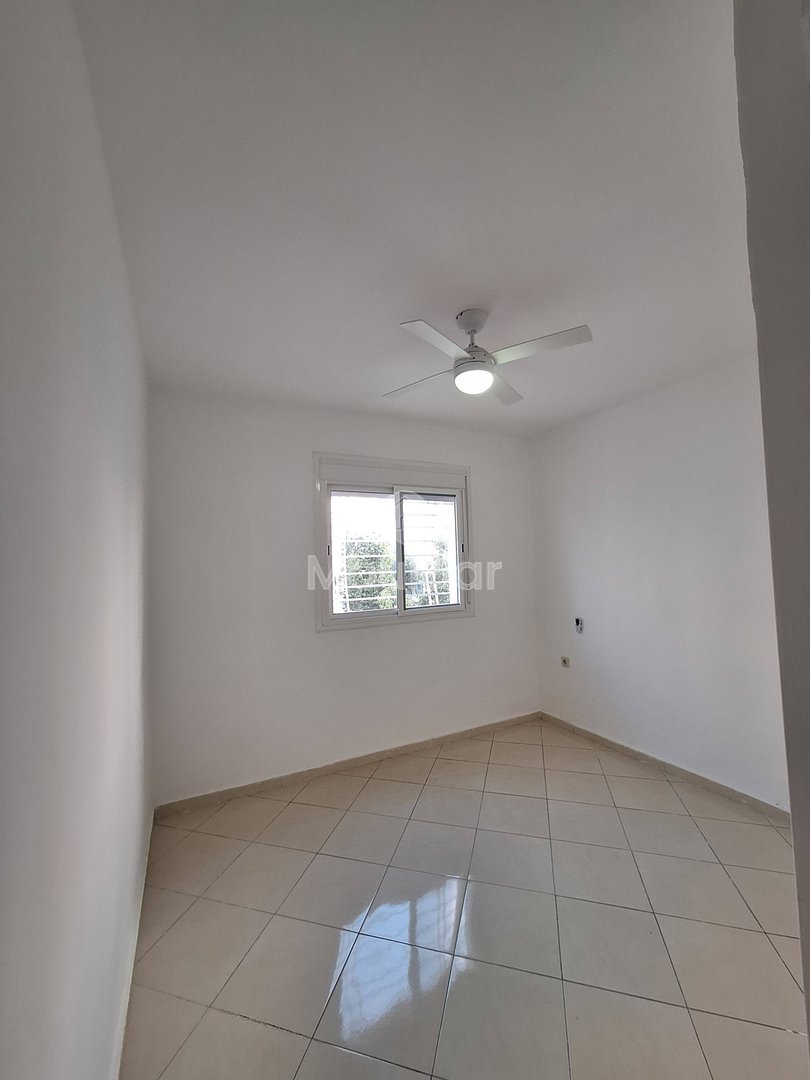 En Venta: Apartamento de 2 Habitaciones en Martil, Primer Piso - Photo 2