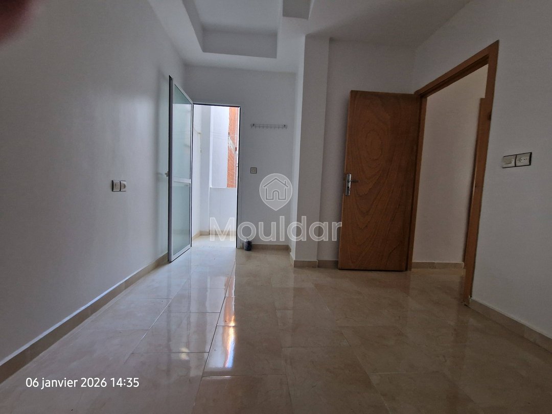 Charmant Appartement 2 Chambres avec Balcon à Ksar el-Kebir - Photo 4