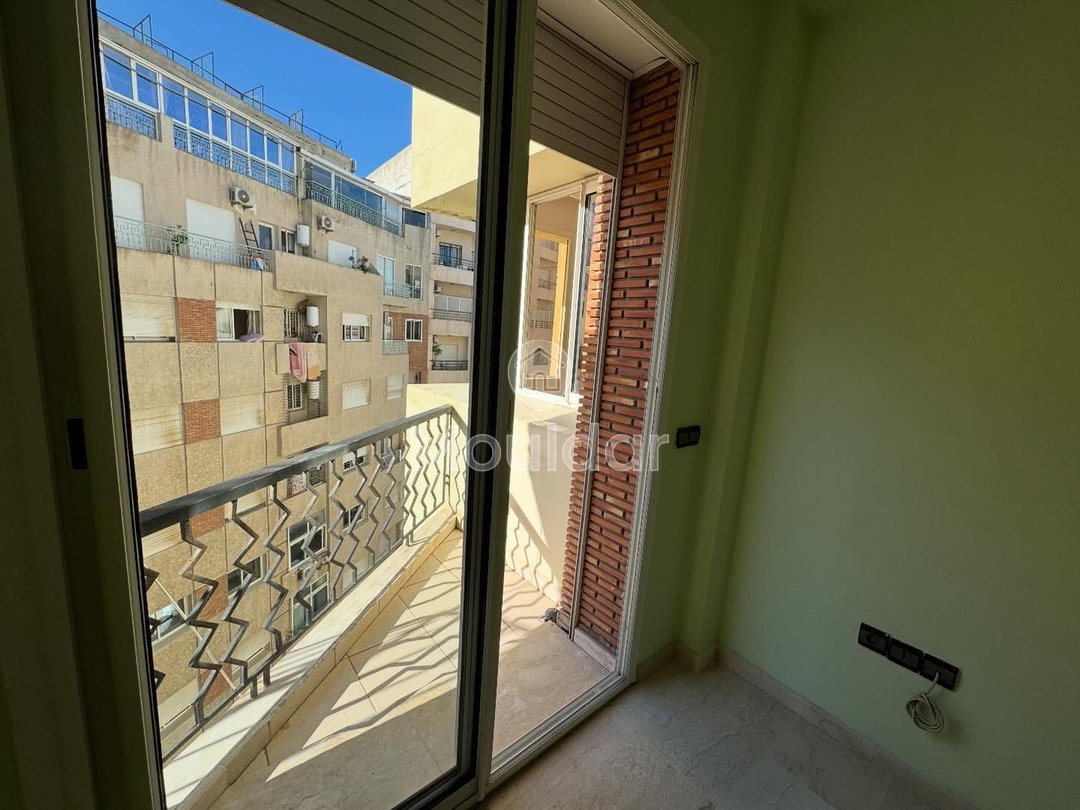 Appartement 3 Chambres à Louer avec Balcon à Casablanca - Photo 4