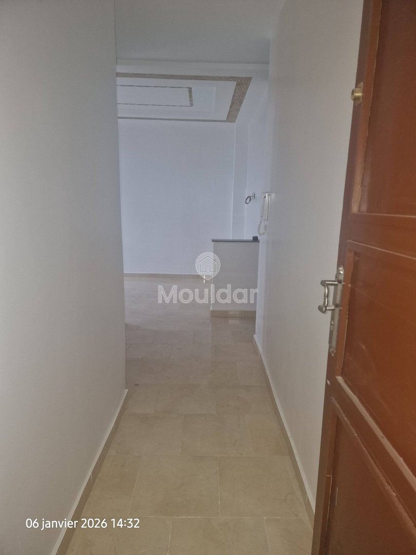 Charmant Appartement 2 Chambres avec Balcon à Ksar el-Kebir - Photo 2