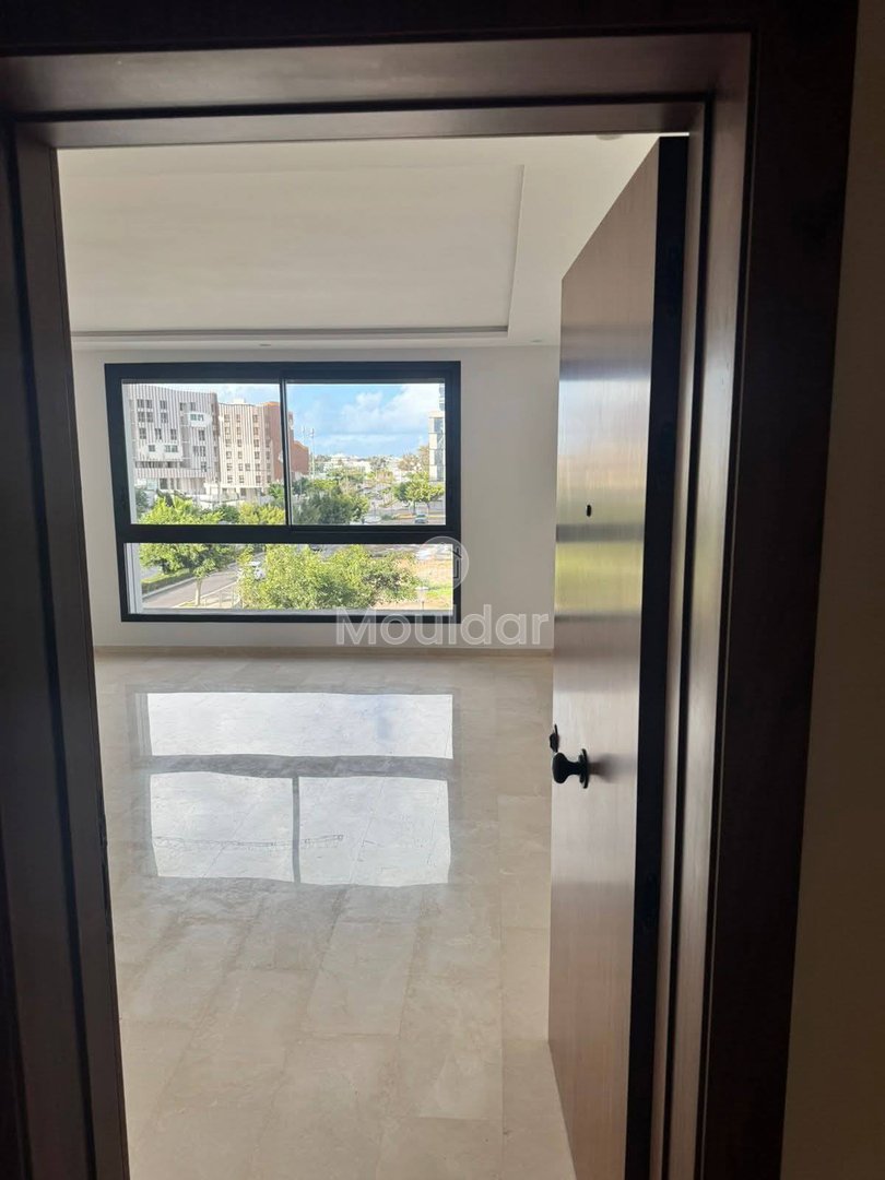 Casablanca Finans Şehri'nde Teraslı Modern Stüdyo Kiralık - Photo 1