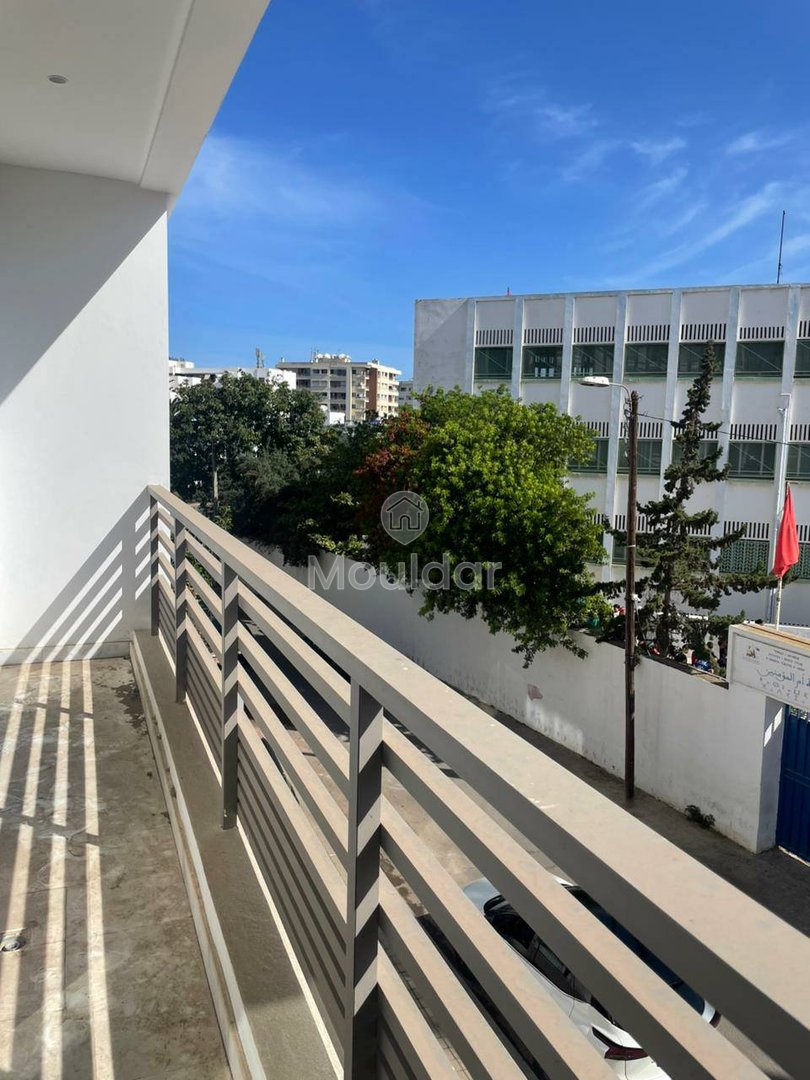 Charmantes Studio zu Vermieten mit Balkon in Maarif, Casablanca - Photo 3