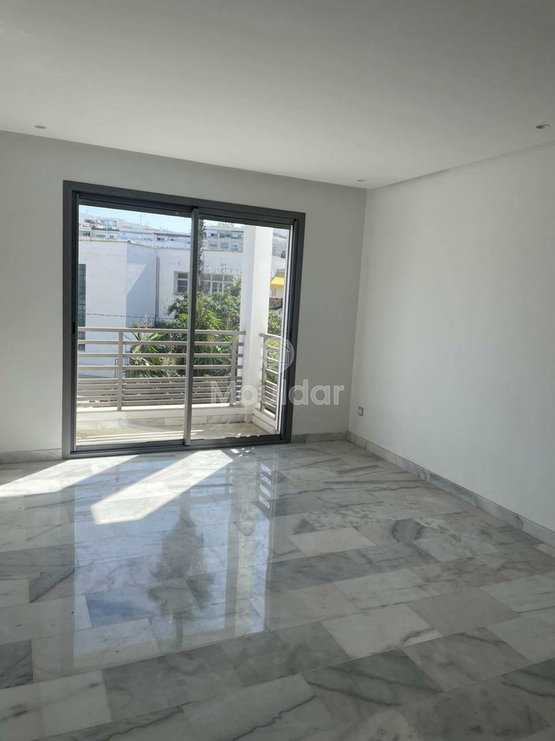 Charmantes Studio zu Vermieten mit Balkon in Maarif, Casablanca - Photo 1