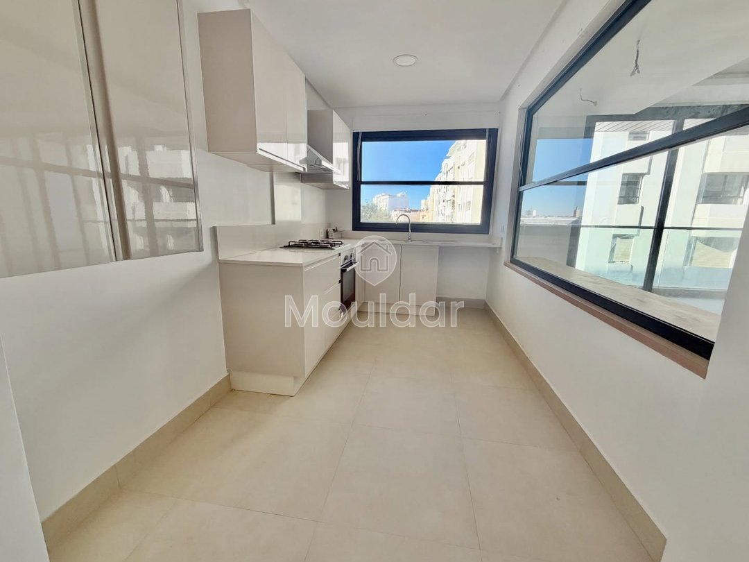 For sale: Spacious apartment in Casablanca with terrace and parking. - Photo 7