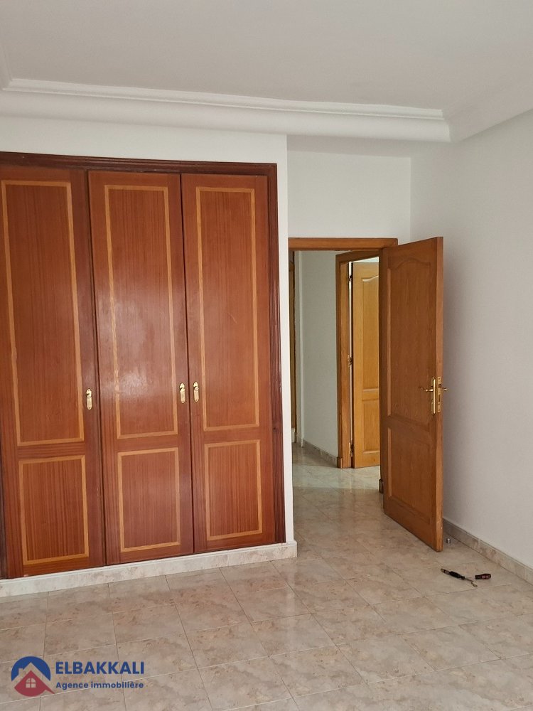 شقة كبيرة فارغة للإيجار في طنجة، إيبيرية - Photo 9