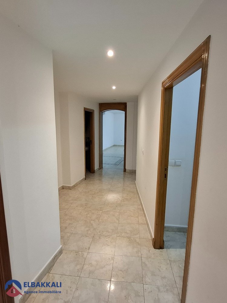 شقة كبيرة فارغة للإيجار في طنجة، إيبيرية - Photo 12